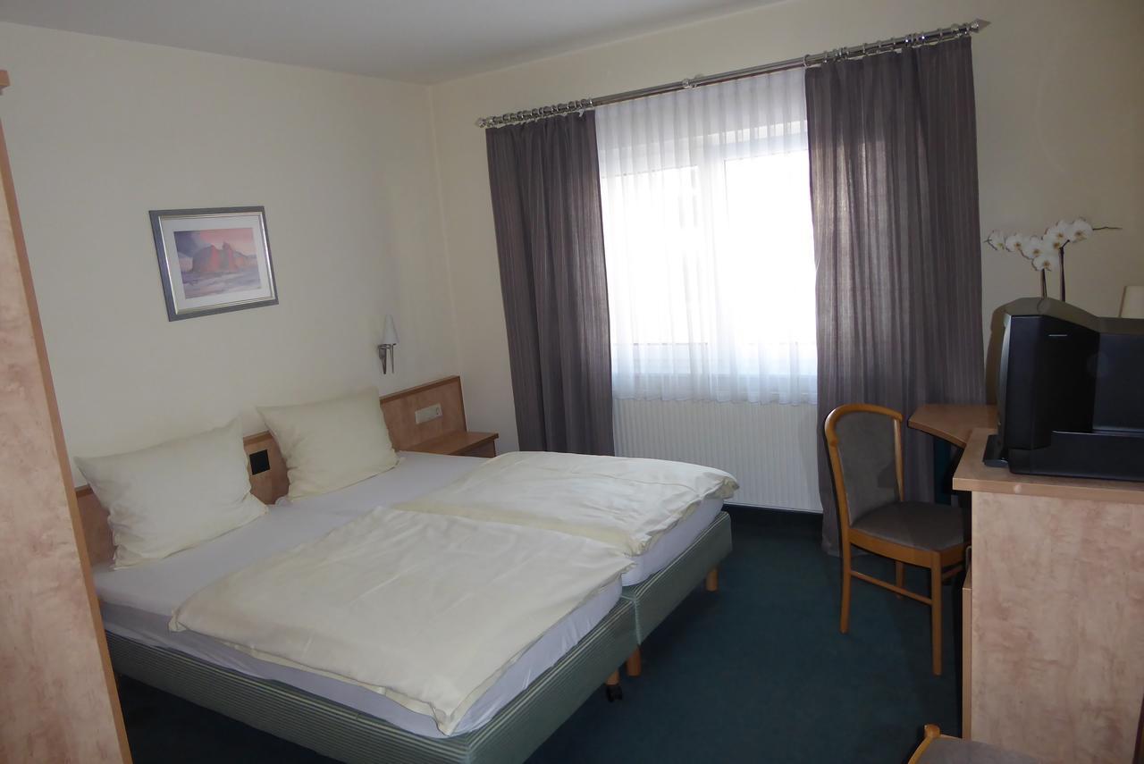 Hotel Ring Park Buchen  Bagian luar foto