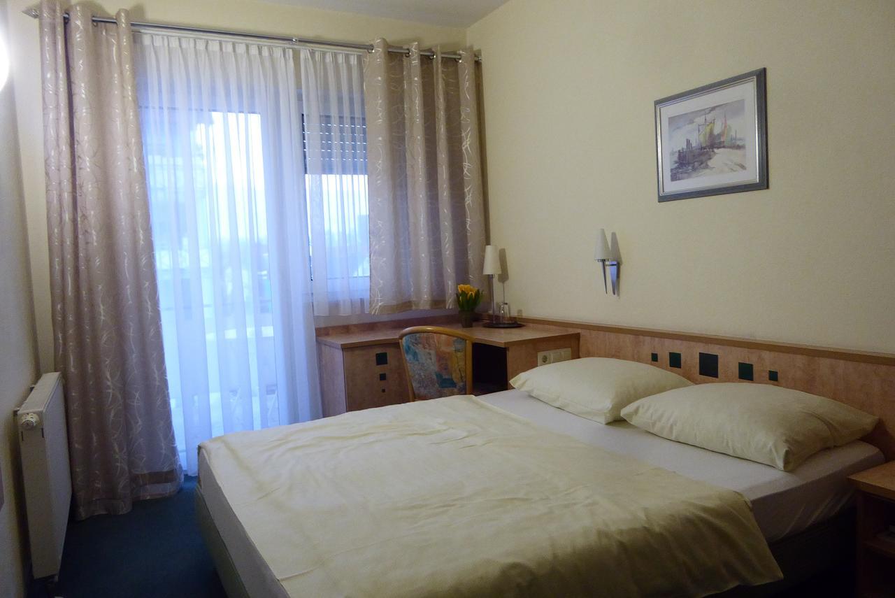 Hotel Ring Park Buchen  Bagian luar foto