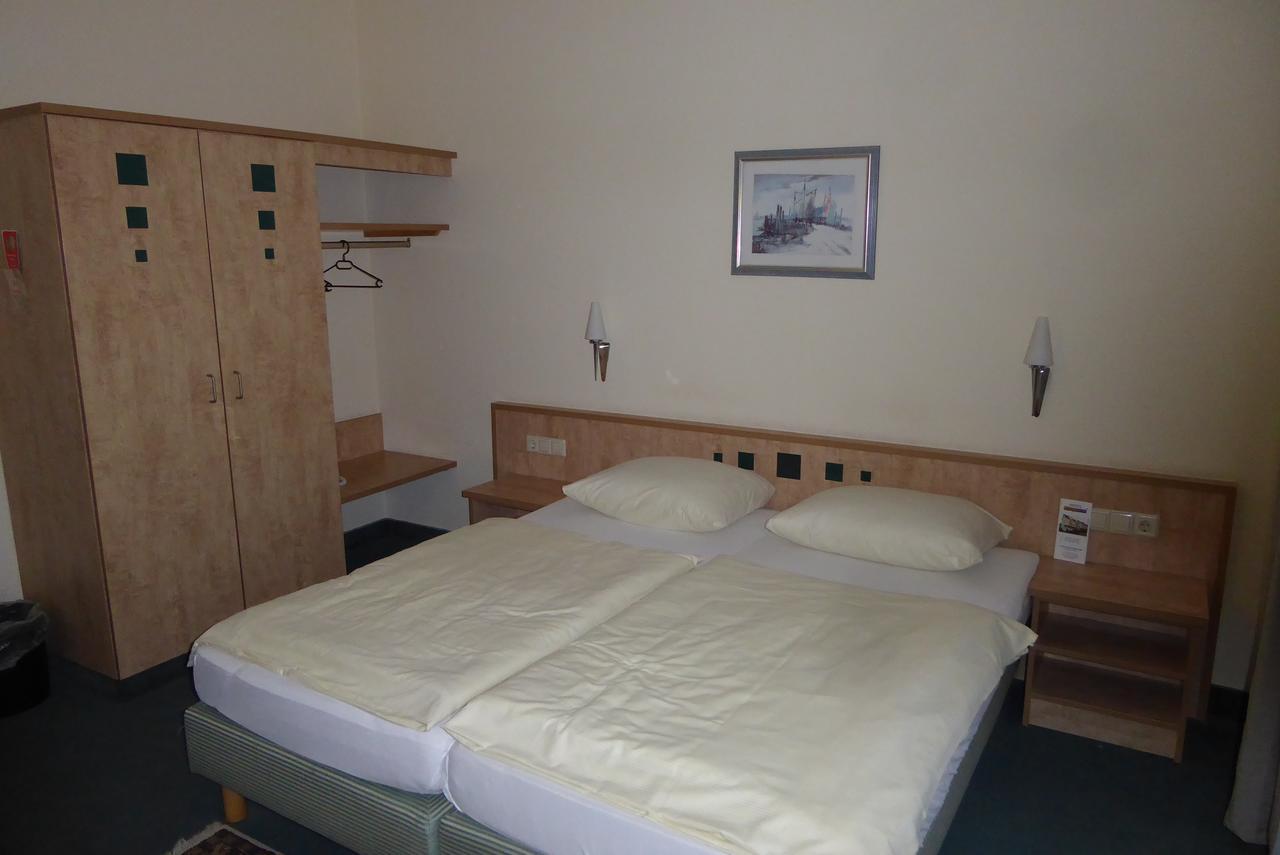 Hotel Ring Park Buchen  Bagian luar foto