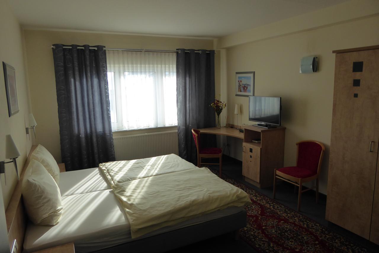 Hotel Ring Park Buchen  Bagian luar foto