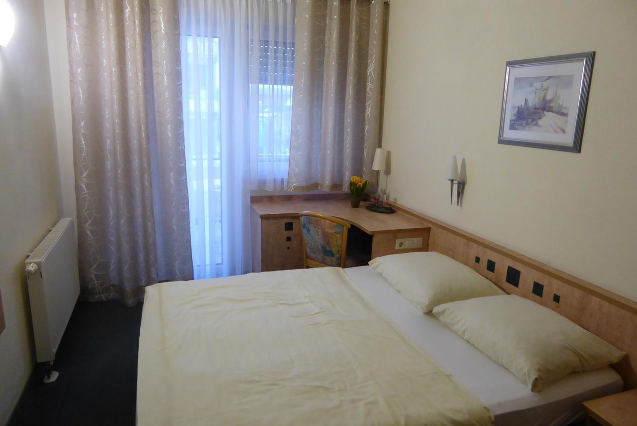 Hotel Ring Park Buchen  Bagian luar foto