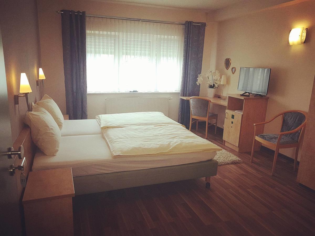Hotel Ring Park Buchen  Bagian luar foto
